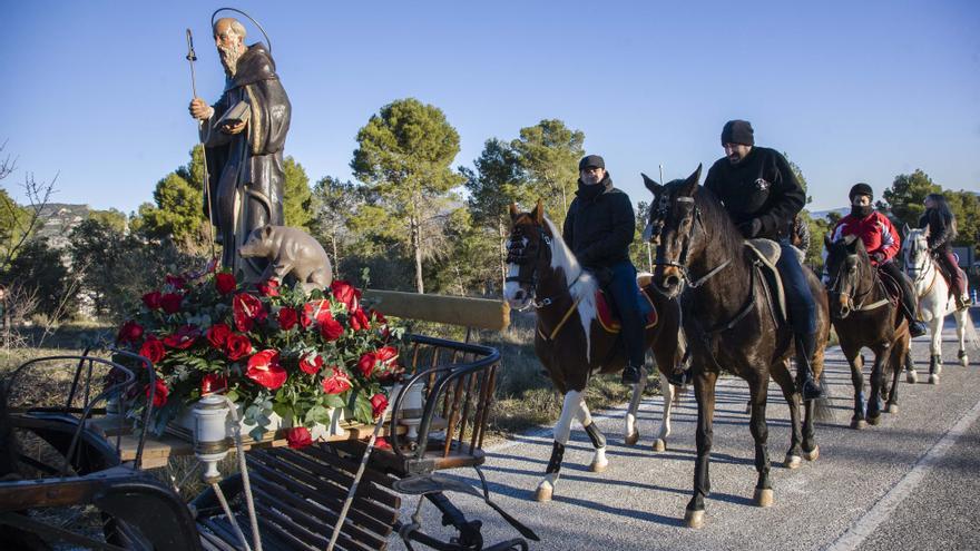 Alcoy vuelve a celebrar la romería de Sant Antoni tras un parón de tres años