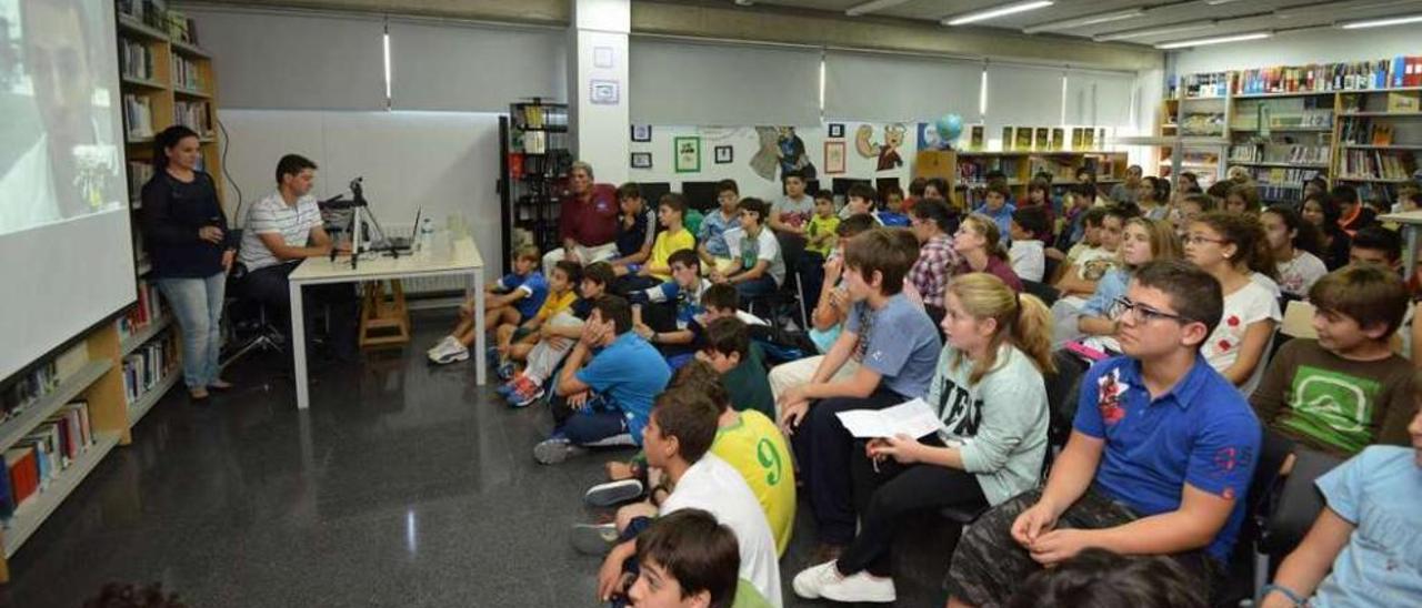 Fernando Abilleira conversó con los alumnos a través de una videoconferencia.