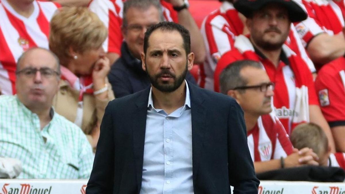 Pablo Machín, esta tarde en la banda de San Mamés