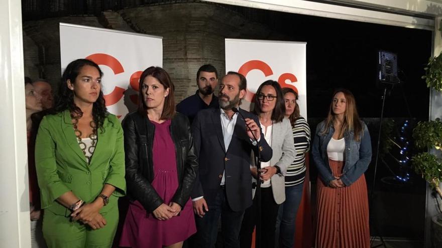 Juan Cassá, en su tardía comparecencia en la noche electoral.