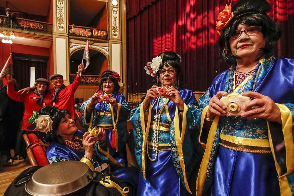 El Gran Teatro acoge la fiesta del Carnaval de los Mayores