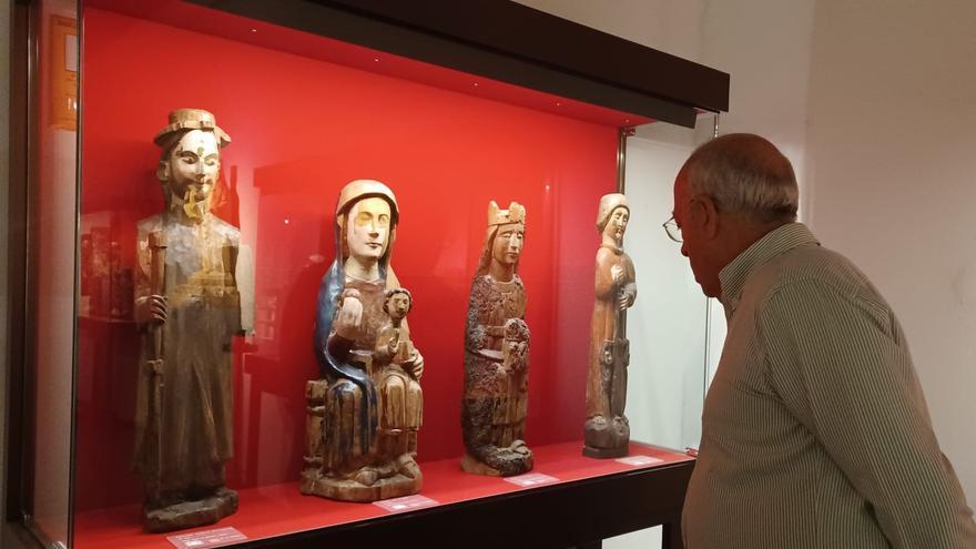 La &quot;Virgen con el Niño&quot; de Aramil vive en Oviedo: así la talla del siglo XIII que se conserva en el Museo de la Iglesia