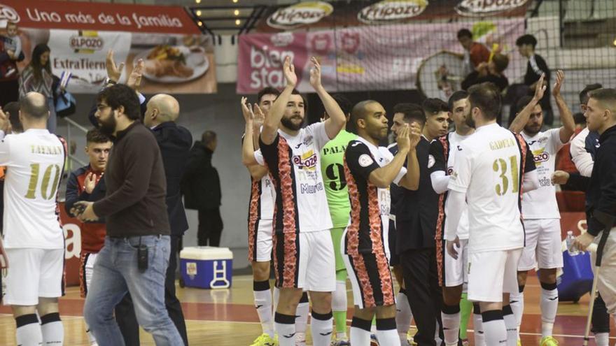 ElPozo, en el Palacio, celebrando su último triunfo en casa.  | ISRAEL SÁNCHEZ