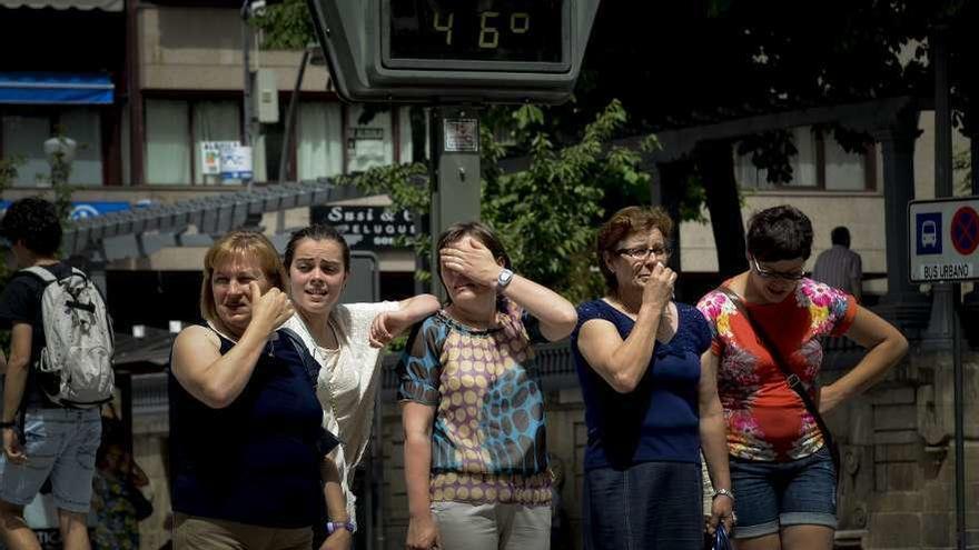 Un día cualquiera de verano en Ourense (salvo este tan atípico), en el que no vendría mal la nieve. // Brais L.