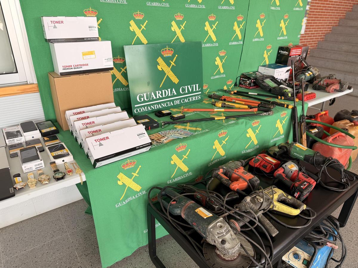 Material intervenido por la Guardia Civil durante la operación contra la red de robos en Extremadura.