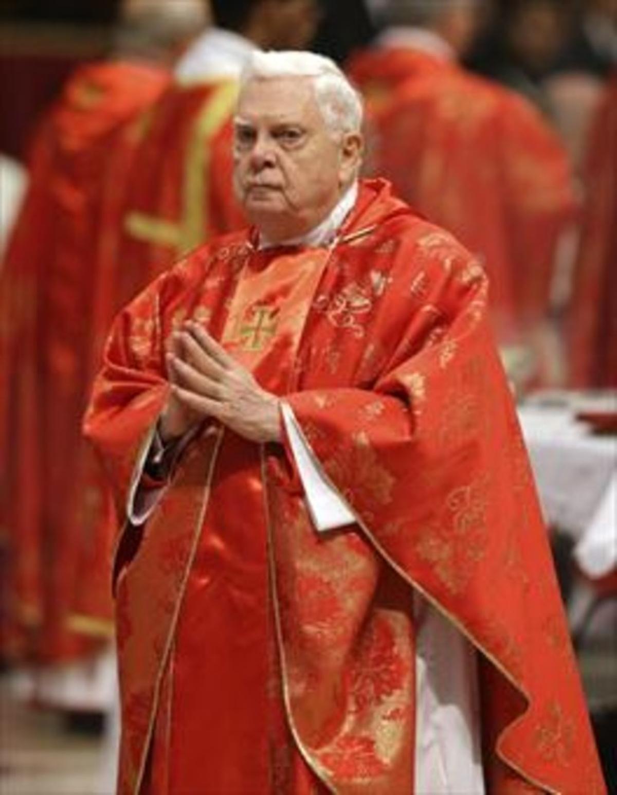 El cardenal Bernard Law.