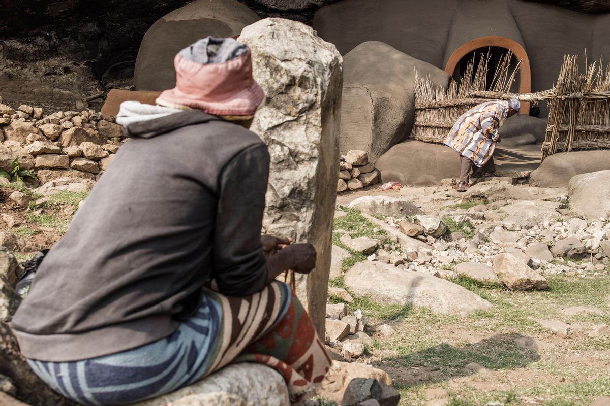 Los últimos habitantes de las cuevas de Kome, en Lesotho