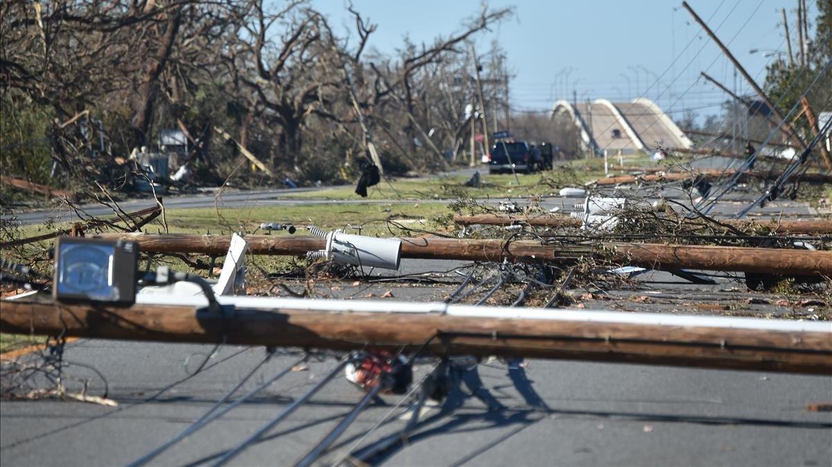 zentauroepp45440203 fallen electrical poles block a road in the aftermath of hur181012165727 zentauroepp45440203 fallen electrical poles block a road in the aftermath of hur181012165727