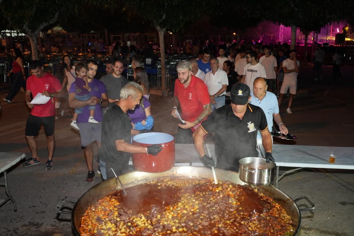Galería: Les imatges del sopar de tombet de les penyes en les festes de Vila-real