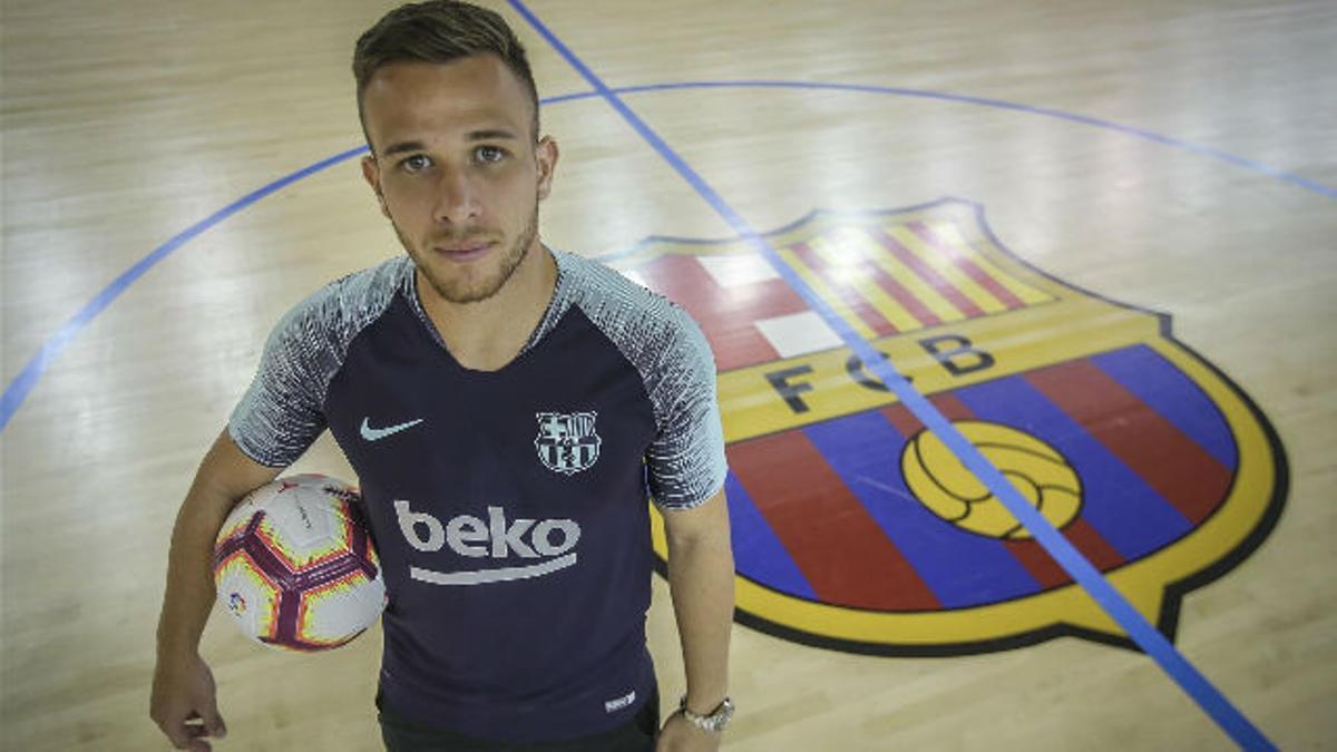 Arthur revela qué consejos le está dando Valverde