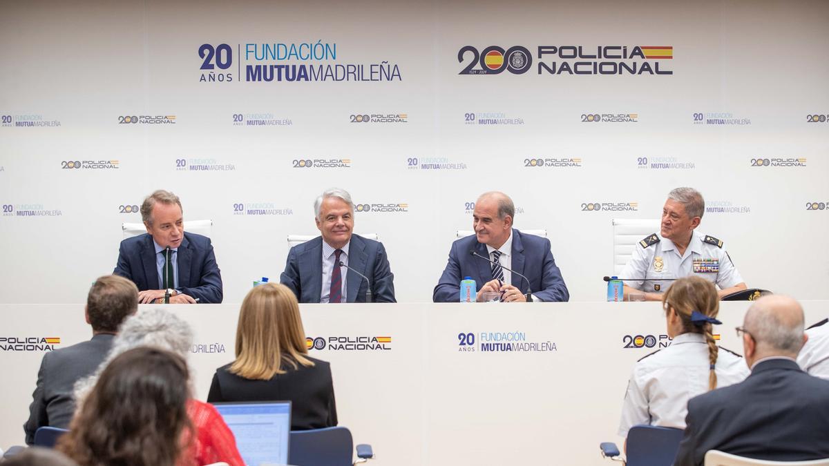La Fundación Mutua Madrileña y la Policía Nacional presentan la iniciativa que van a lanzar ambas entidades contra el acoso escolar.