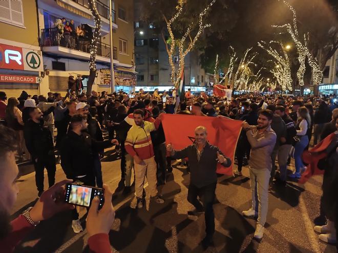 Los marroquíes de Mallorca celebran en Son Gotleu el pase a cuartos del Mundial tras vencer a España