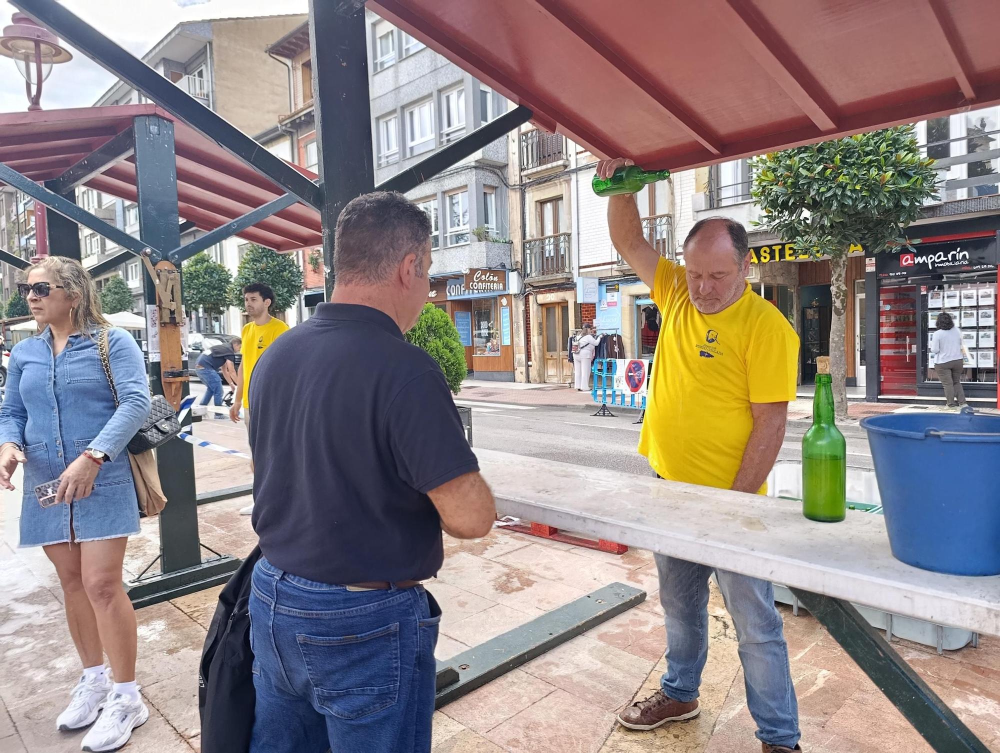 Héctor García, de Llanes,  gana la "champions" de la sidra casera en Villaviciosa