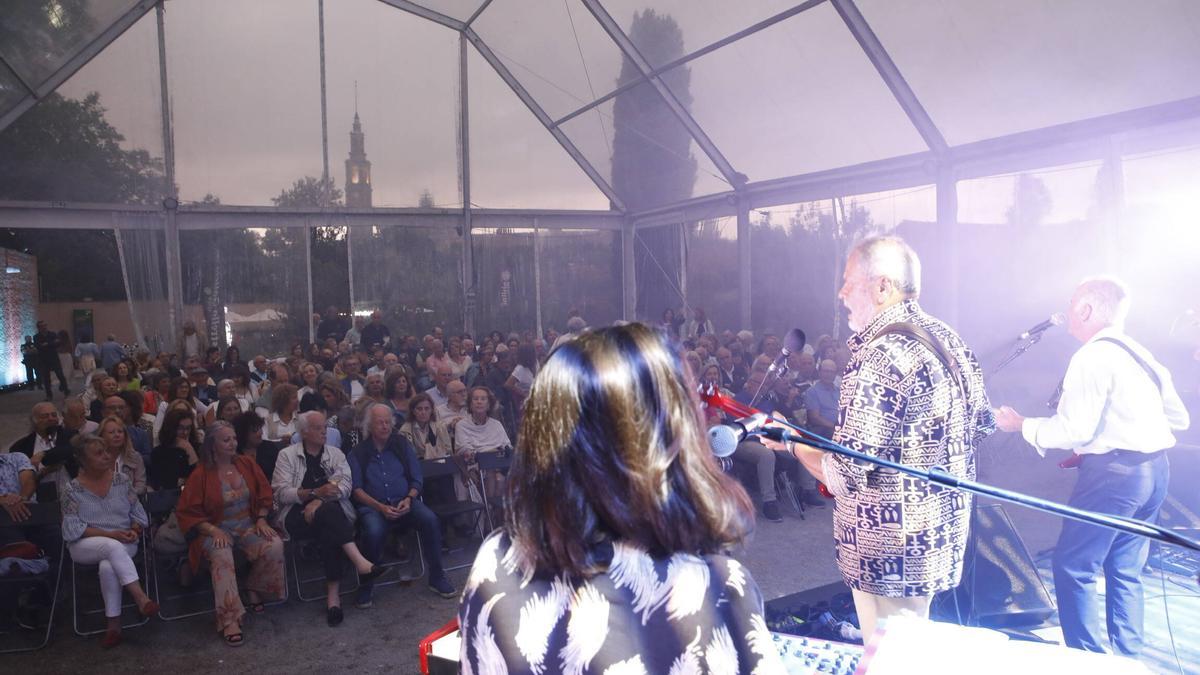 El grupo gijonés "Plana Mayor" abre los conciertos del Jardín Botánico (en imágenes)