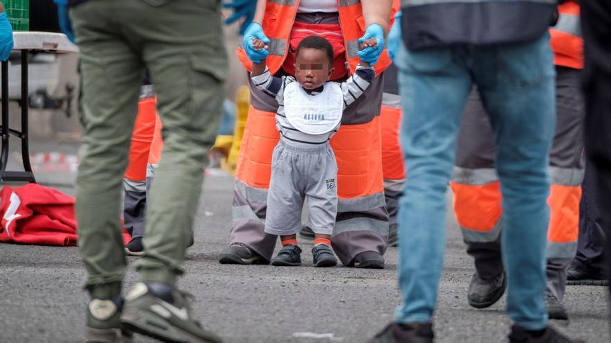 Canarias destinará 50 millones de euros a atender &quot;dignamente&quot; a menores migrantes no acompañados