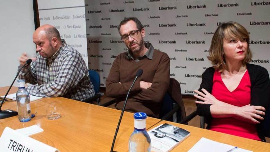 Por la izquierda, Fernando Menéndez, Ricardo Menéndez Salmón y Natalia Cueto.