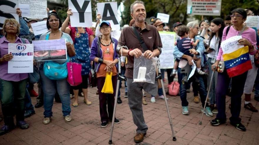 Pacientes venezolanos se manifiestan para no morir por la falta de medicamentos