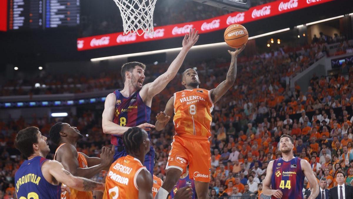 De locos: ¡El ambientazo del Roig Arena contra Panathinaikos!