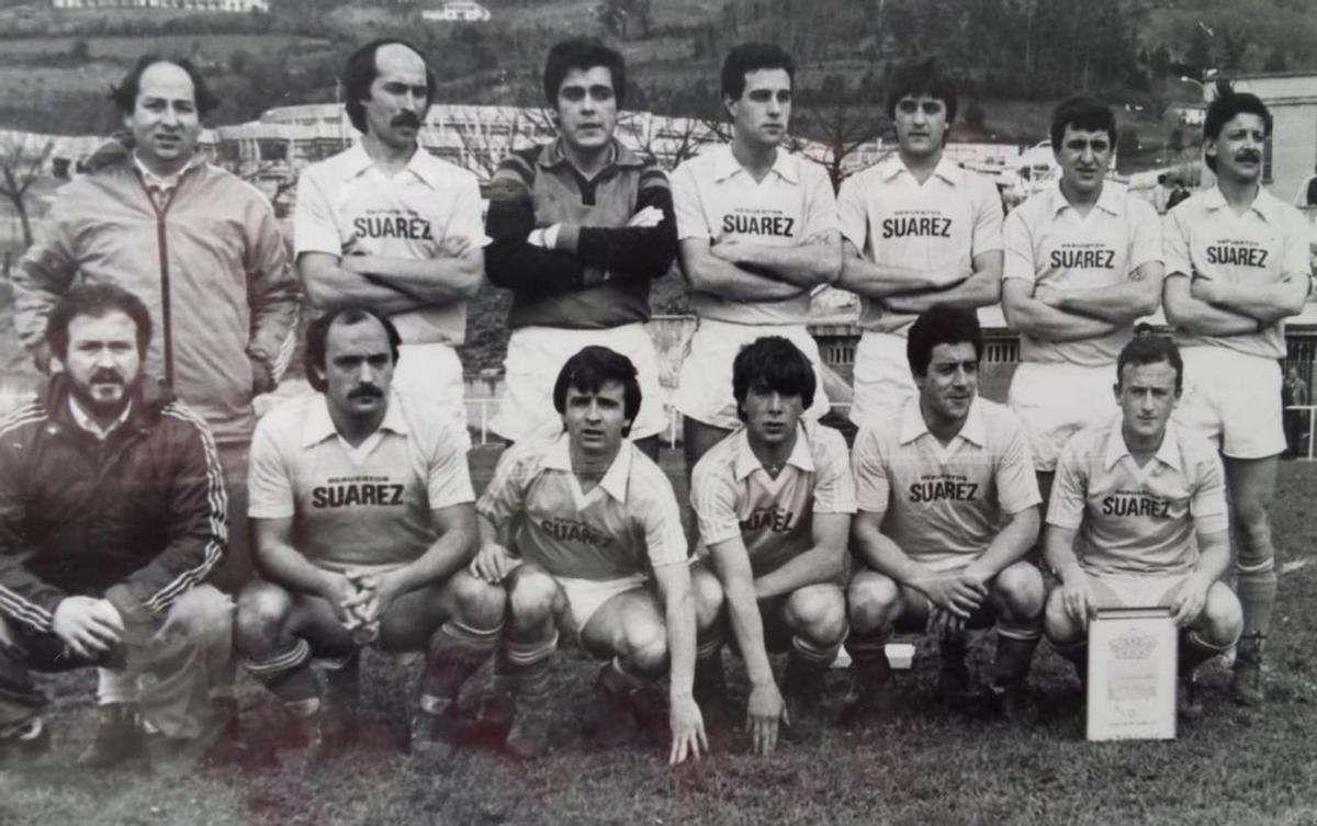 Encuentro de los amigos del Club de Fútbol Naranco tras cuarenta años | EPE