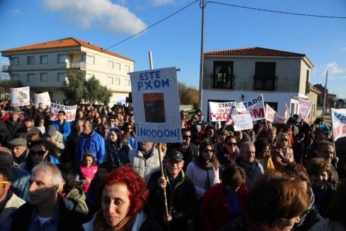 O Grove se echa a la calle contra el PXOM