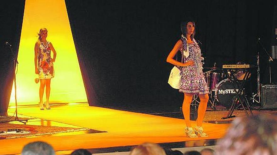 El comercio de Mieres presenta sus prendas en  la pasarela de la Semana de la Moda