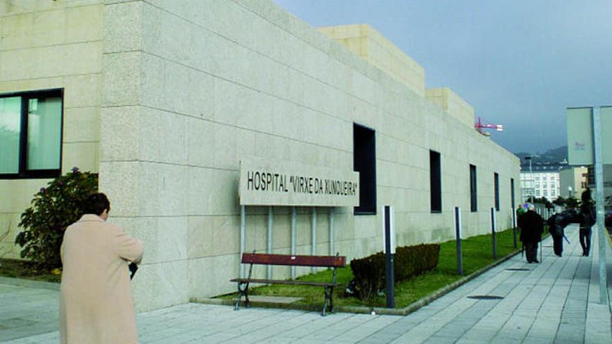 Exterior del hospital Virxe da Xunqueira de Cee. / m. c. s.