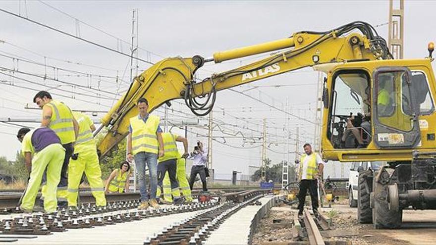 Fomento descarta el tercer hilo en el Corredor de Castelló a Tarragona por poco tráfico en las vías