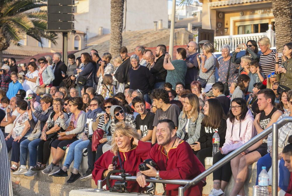 Un espectacular Desembarco al alba da inicio a los Moros y Cristianos en El Campello