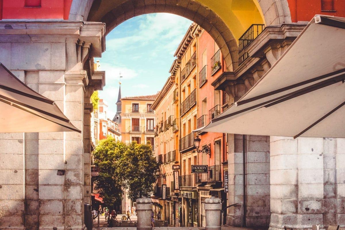 El palacete se encuentra en pleno corazón de Madrid, cerca de zonas tan turísticas como el Palacio Real