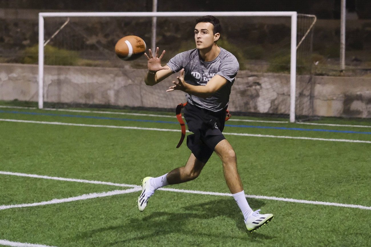 Dinamismo, estrategia y valores en el flag football.