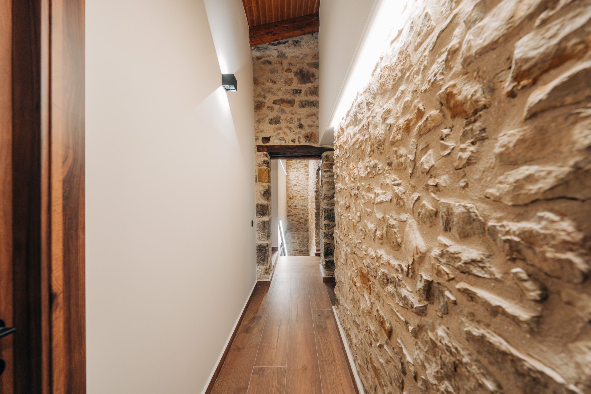 Así es por dentro Vinyes Bodega, una torre de vigilancia de la Edad Media reconvertida en casa rural