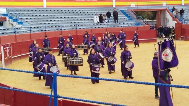 La cofradía de Almonacid participó en la jornada celebrada en la plaza de toros.