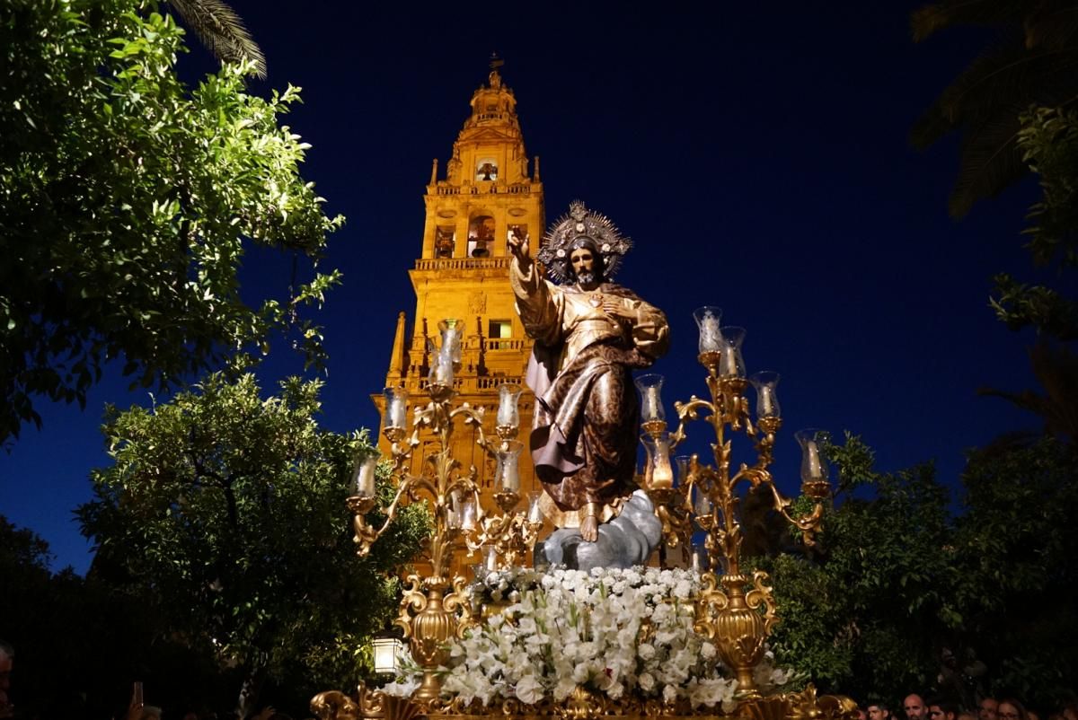 Una procesión con tres pasos para el aniversario del Sagrado Corazón