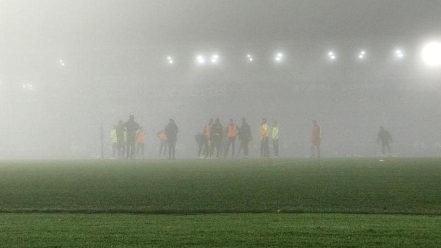 El Huesca entrena por primera vez este año en un Alcoraz cubierto de niebla