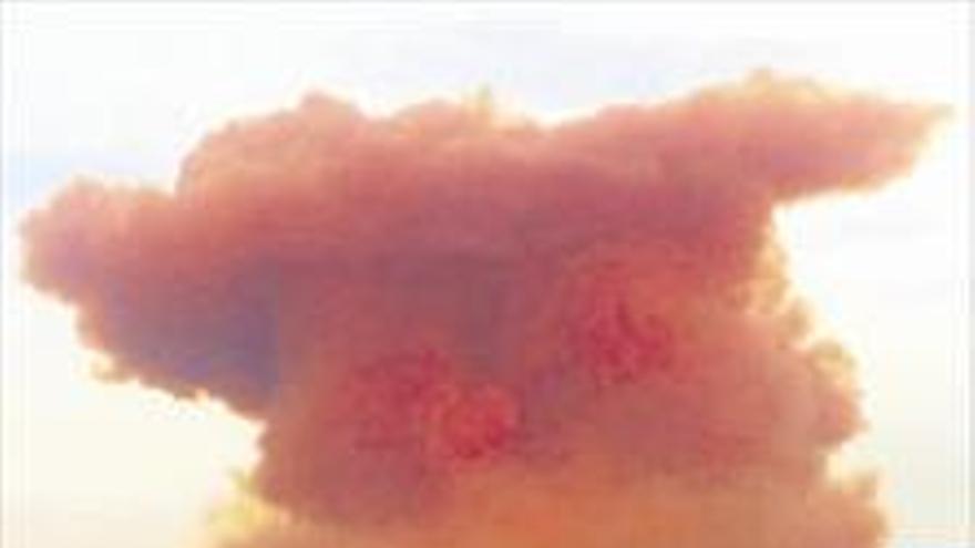 Una nube química obliga a confinar a 65.000 personas