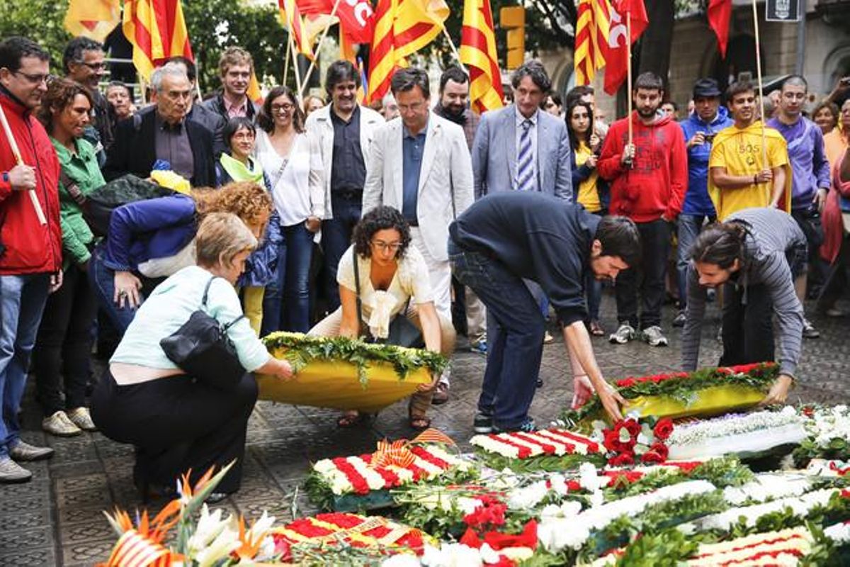 La secretària general d’ERC, Marta Rovira (al centre de la foto), ha augurat un èxit rotund de la Via Catalana malgrat les inclemències meteorològiques.