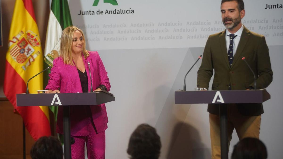 Marifrán Carazo y Ramón Fernández Pacheco, tras el Consejo de Gobierno.