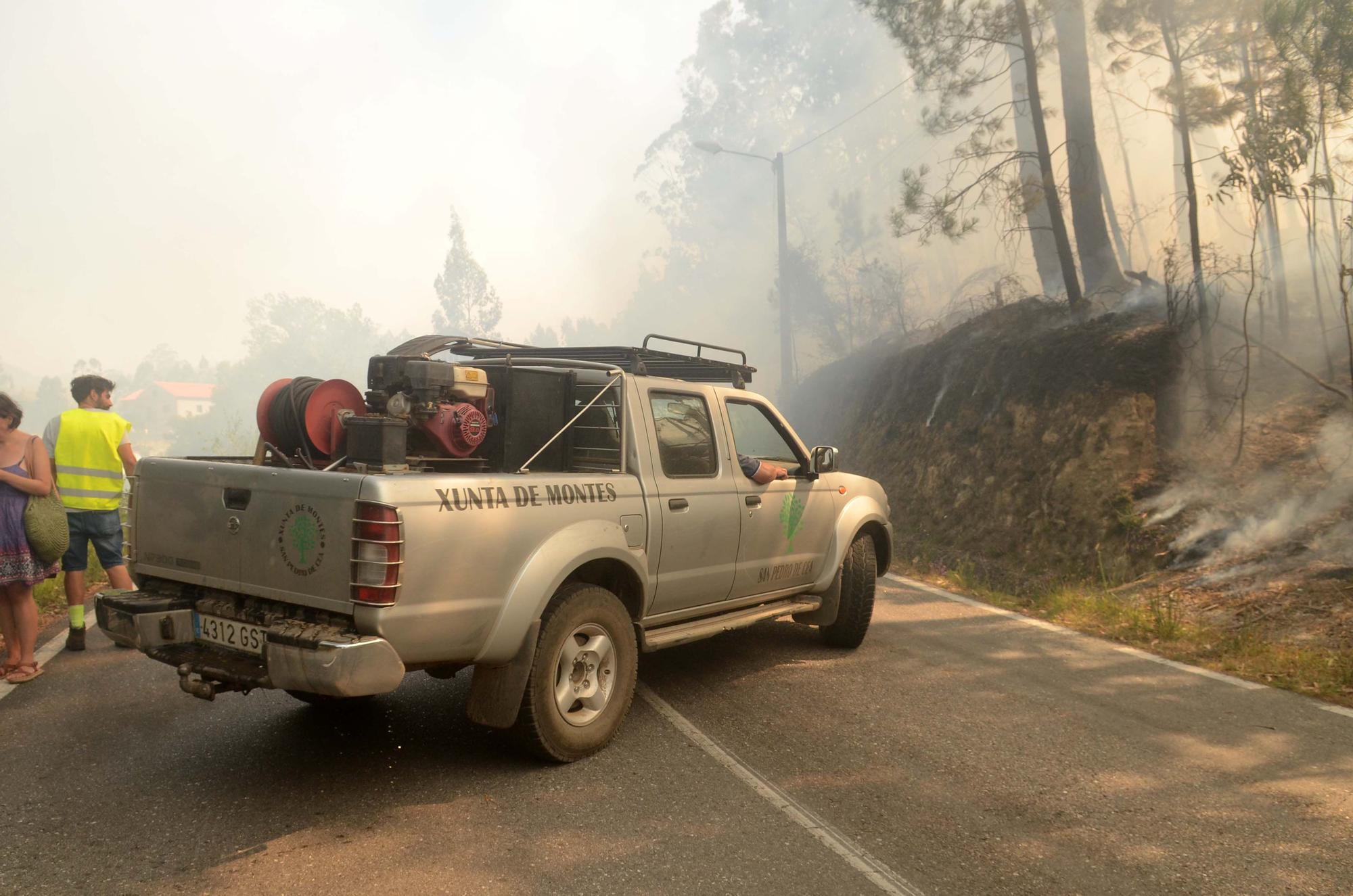 Jornada de humo y cenizas en Arousa con hasta cuatro focos activos