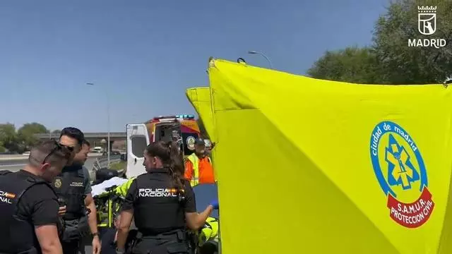 Un motorista, muy grave tras caer y ser atropellado en la M-40 de Madrid
