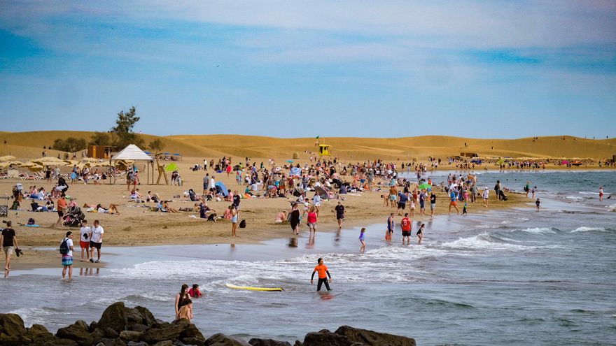 ¿Así se ve el amor verdadero? Esta pareja jugando en una playa de Gran Canaria te va a derretir el corazón