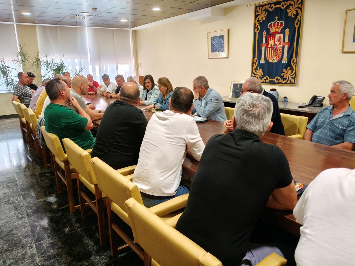 Reunión de los gruistas con la subdelegada del Gobierno.
