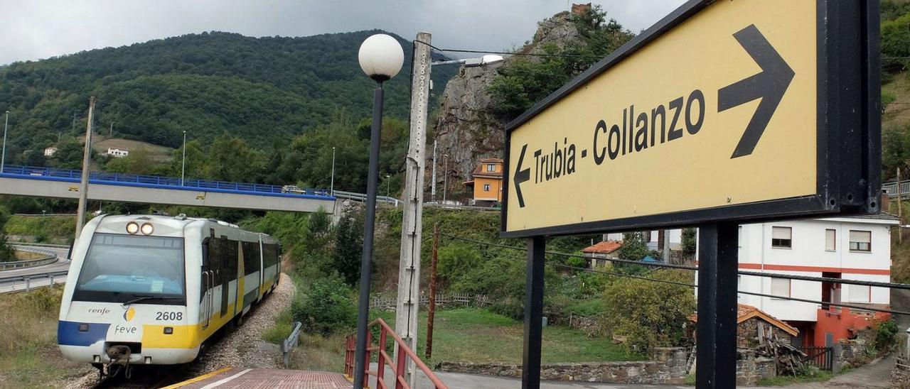 Un tren de la línea Baíña-Collanzo, en la parada de San Antonio (Aller). | LNE