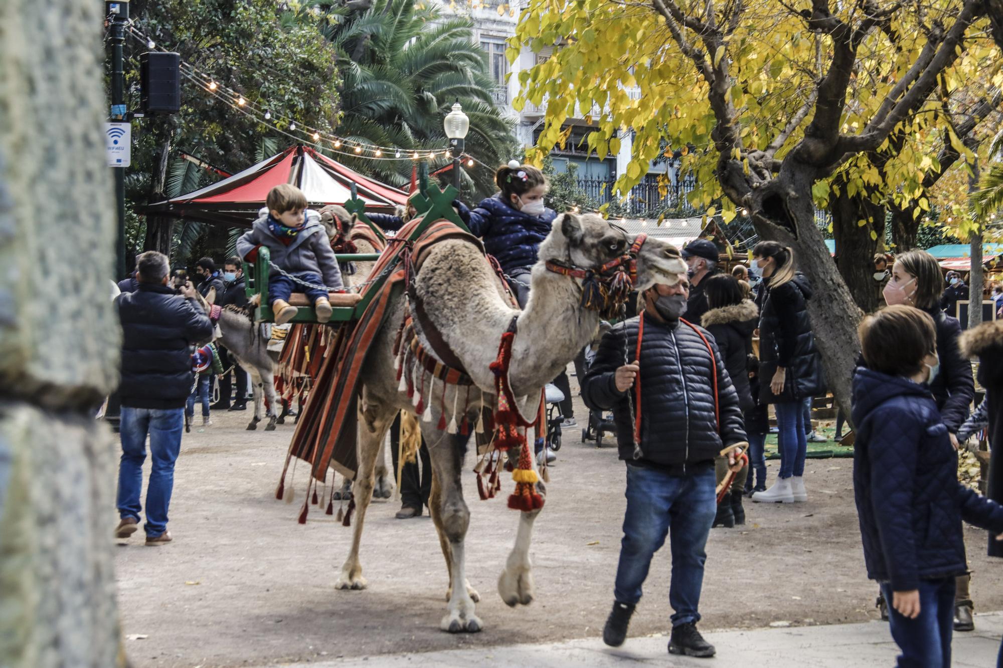 El Mercat de Nadal viste la Glorieta de oferta comercial y ocio