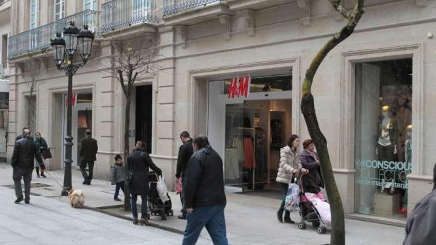 H&amp;M, en la calle Paseo, paga el alquiler mensual más caro de Ourense.  // Jesús Regal