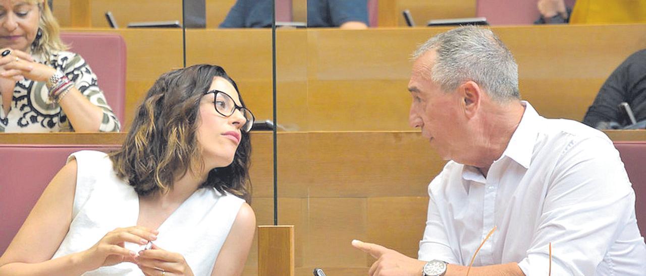 La nueva vicepresidenta, Aitana Mas, junto al portavoz de Compromís en el Congreso, Joan Baldoví, en un acto reciente.