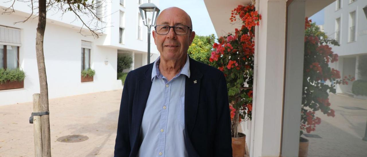 Andreu Ferrer, juez de paz de Formentera, en una calle de Sant Francesc. | C.C.