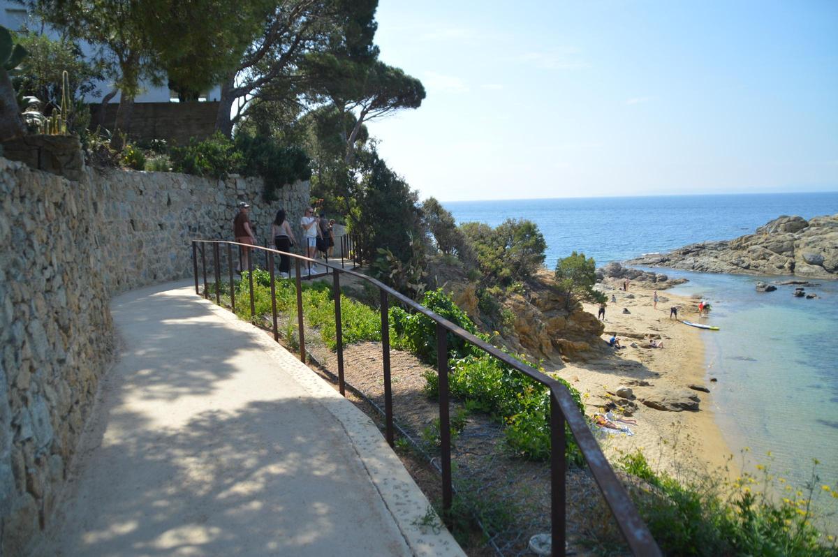 Les obres impulsades per l'Ajuntament han renovat el pas per la façana marítima