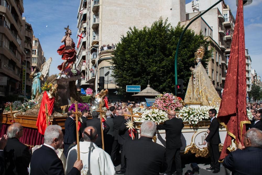 El Cristo Resucitado y de la Virgen de la Asunción inundan la ciudad de alegría y color