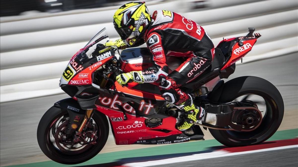 Álvaro Bautista sobre su Ducati Panigale V4, con la que ganó las 11 primeras carreras del Mundial de Superbikes.