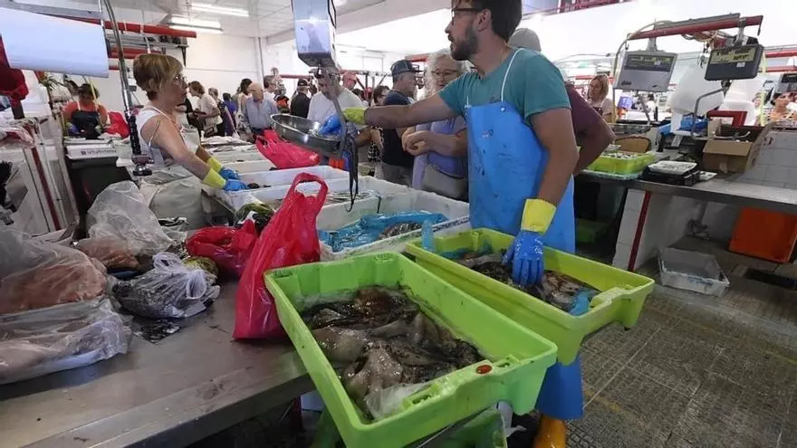 El turismo aumenta las ventas en las plazas de abastos de O Salnés